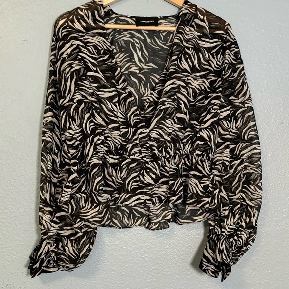 The Kooples Flowing Black and White Zebra Print Sheer V Neck‎ Blouse Size Medium - Picture 3 of 15